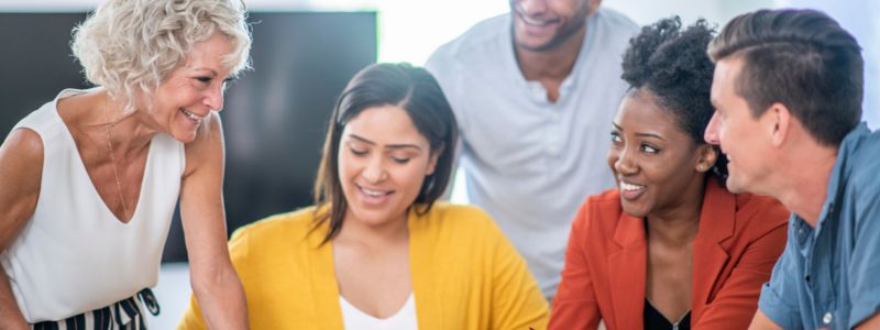 groupe de personnes au travail